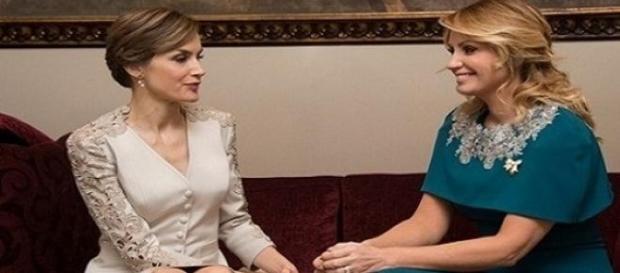 La reina Leticia con Angélica Rivera. La reina Leticia con Angélica Rivera.