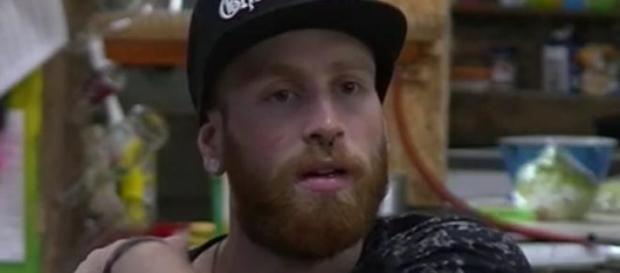 Pionier Oliver verlässt Newtopia. Pionier Oliver verlässt Newtopia.