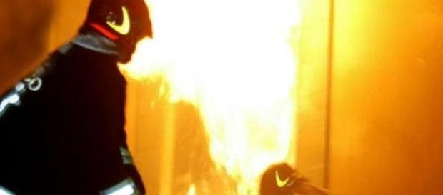 Pompierii au intervenit la stingerea incendiului Pompierii au intervenit la stingerea incendiului