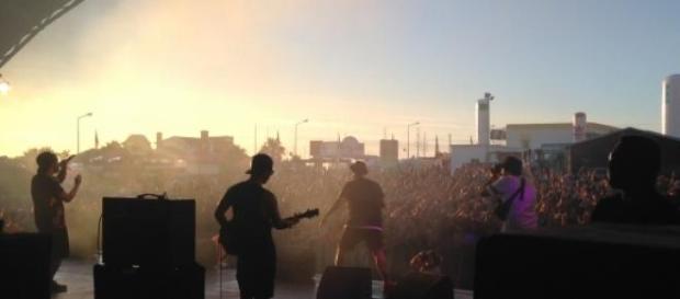 Agir deu o primeiro concerto do Sumol Summer Fest. Agir deu o primeiro concerto do Sumol Summer Fest.