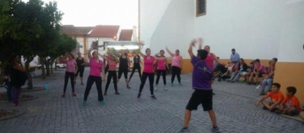 Atuação do grupo de zumba de Alpalhão Atuação do grupo de zumba de Alpalhão