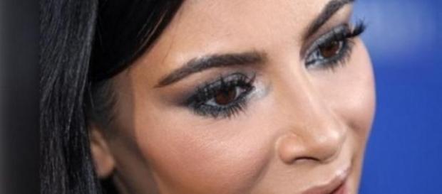 Kim Kardashian guardou segredo sobre Bruce Jenner Kim Kardashian guardou segredo sobre Bruce Jenner
