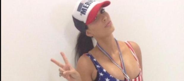 Kim Kardashian unterstützt ihre Schwester Kourtney Kim Kardashian unterstützt ihre Schwester Kourtney