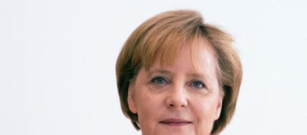 Merkel segue hoje para Paris. Merkel segue hoje para Paris.