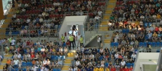 Suporterii vin în număr mare la arenele sportive Suporterii vin în număr mare la arenele sportive