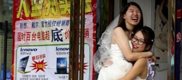 Teresa Xu et Li TingTing se sont mariées à Pékin. Teresa Xu et Li TingTing se sont mariées à Pékin.