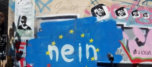 Un graffiti ad Atene sul referendum Un graffiti ad Atene sul referendum