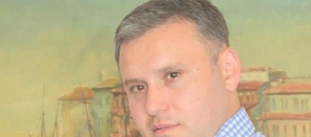 Vlatko acasa in fata tabloului. Vlatko acasa in fata tabloului.