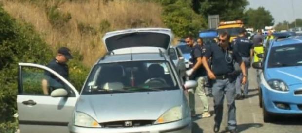 Agenti di polizia sulla Cassia Bis a Roma Agenti di polizia sulla Cassia Bis a Roma