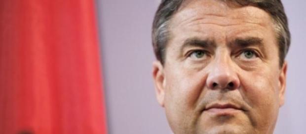 Gabriel expressed harsh criticism to Tsipras. Gabriel expressed harsh criticism to Tsipras.