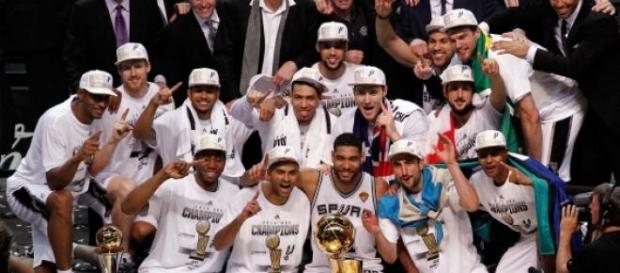 Les Spurs, champions NBA en 2014. Les Spurs, champions NBA en 2014.