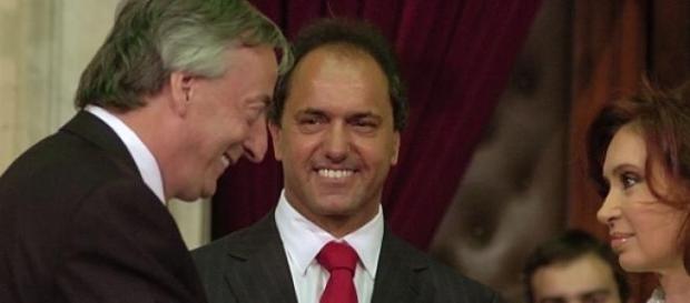 Scioli observa el traspaso de mando en 2007 Scioli observa el traspaso de mando en 2007
