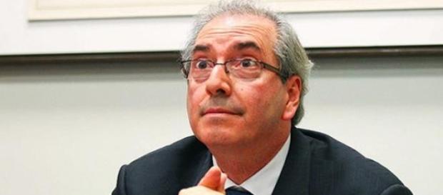 Texto precisa passar novamente pelo plenário Texto precisa passar novamente pelo plenário