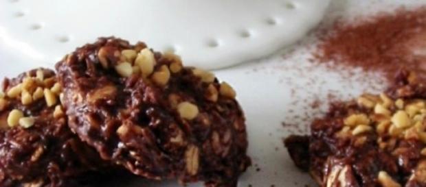 Biscotti alla nutella senza cottura Biscotti alla nutella senza cottura