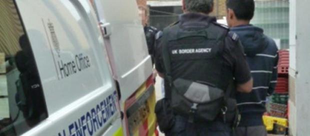 Homem de 25 anos foi detido em Leicester. Homem de 25 anos foi detido em Leicester.