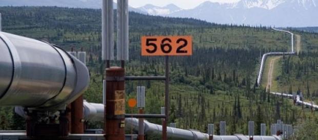Impresionanta conductă petrolieră Trans-Alaska Impresionanta conductă petrolieră Trans-Alaska