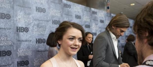 Maisie Williams glaubt nicht an Rückkehr Jon Snows Maisie Williams glaubt nicht an Rückkehr Jon Snows