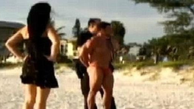 Il momento dell'arresto in un frame del video