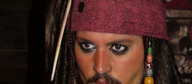 Johnny Depp spielt Pirat Jack Sparrow. Johnny Depp spielt Pirat Jack Sparrow.