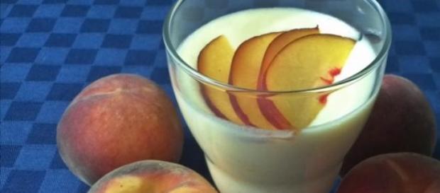La mousse di pesche e yogurt La mousse di pesche e yogurt