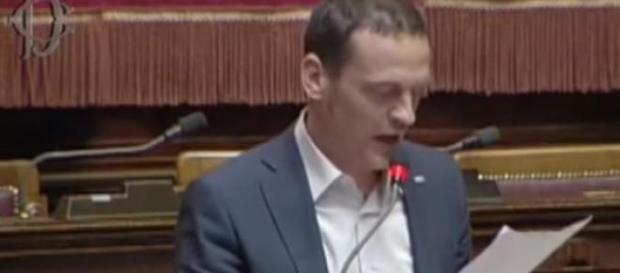 Riforma scuola, M5S contro ricatto Renzi-Giannini Riforma scuola, M5S contro ricatto Renzi-Giannini