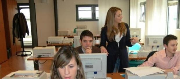 Scuola, la formazione continua dei prof. Scuola, la formazione continua dei prof.