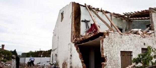 Tromba d'aria nel Veneto: 1 morto e 72 feriti Tromba d'aria nel Veneto: 1 morto e 72 feriti