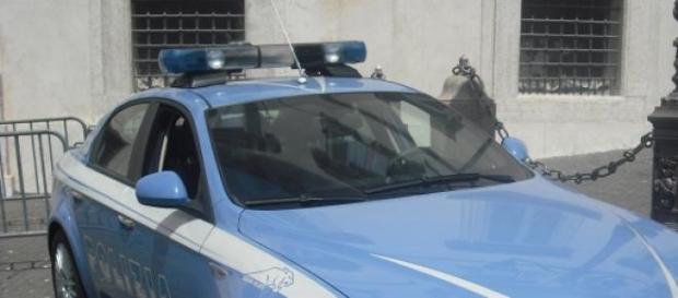 Una volante della Polizia Una volante della Polizia