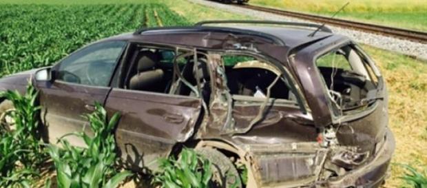 Veículo da vítima acabou num campo de milho. Veículo da vítima acabou num campo de milho.