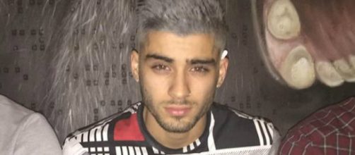 Una foto recente di Zayn Malik con i capelli grigi