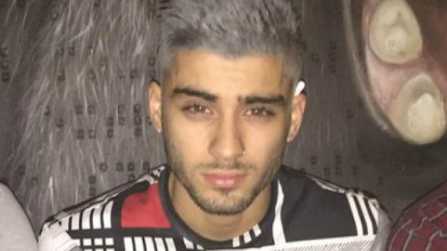 Una foto recente di Zayn Malik con i capelli grigi