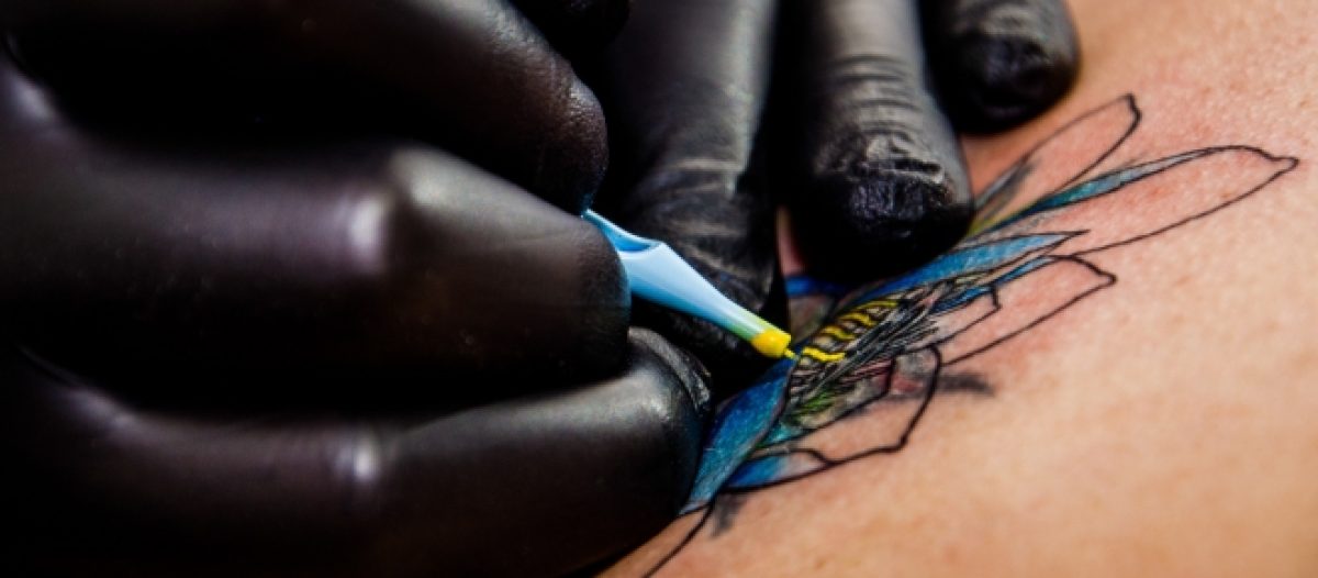 Tatuaggi e infezioni, quali rischi? Germi, batteri e funghi negli inchiostri  - Italia a Tavola