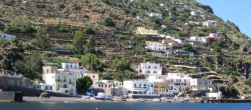 Il porto di Alicudi, una delle isole Eolie