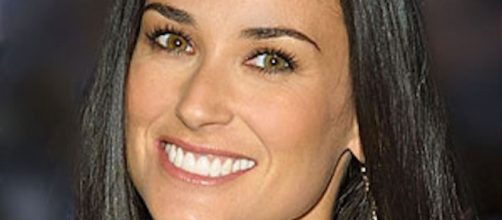 Il viso quadrato di Demi Moore