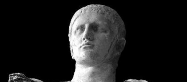 Estátua de Marco Trajano - Imperador Romano Estátua de Marco Trajano - Imperador Romano