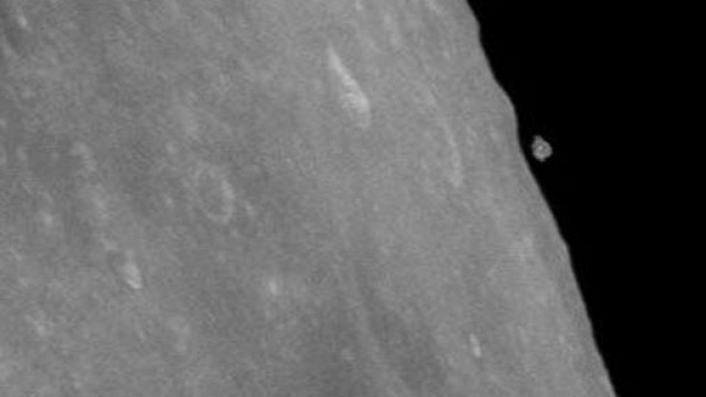 Immagine NASA di un presunto ufo sulla Luna