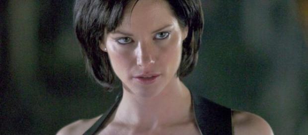 Sienna Guillory interpretando a Jill Valentine Sienna Guillory interpretando a Jill Valentine