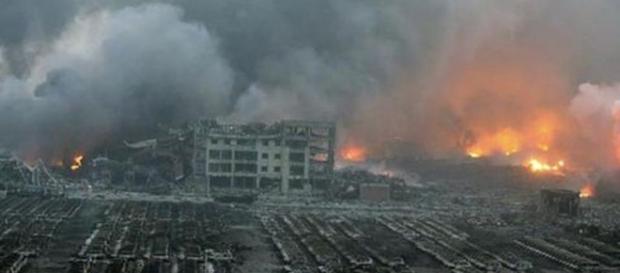 Una gran bola de fuego cubrió el cielo de Tianjin Una gran bola de fuego cubrió el cielo de Tianjin