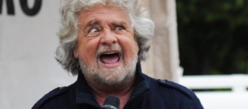 Beppe Grillo in una delle sue tipiche smorfie