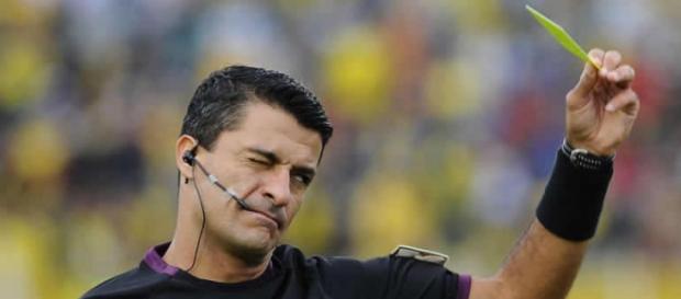 Árbitros ameaçam greve no fim de semana Árbitros ameaçam greve no fim de semana