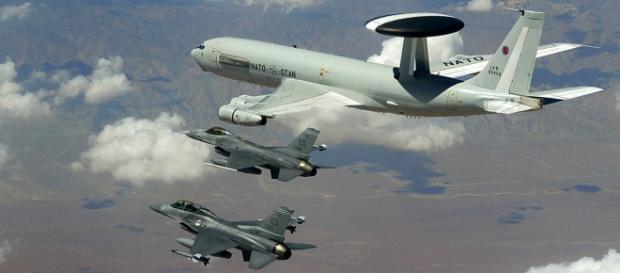 Avioane americane într-un exerciţiu NATO Avioane americane într-un exerciţiu NATO