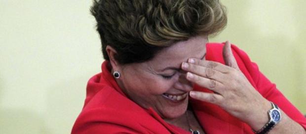 Dilma falará sobre impeachment no SBT Dilma falará sobre impeachment no SBT