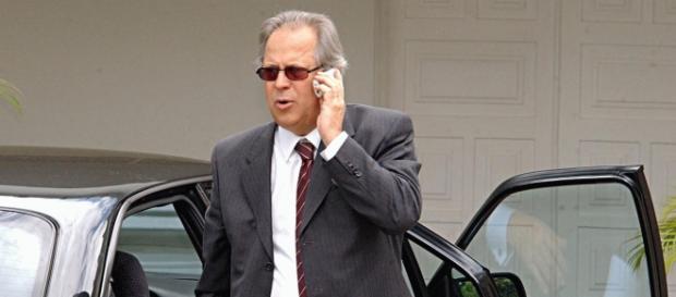 José Dirceu recebe ajuda da justiça José Dirceu recebe ajuda da justiça