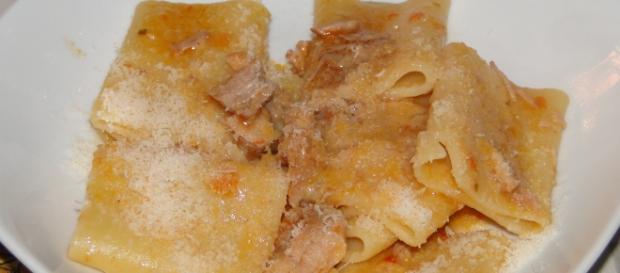 Paccheri di Gragnano alla Genovese Paccheri di Gragnano alla Genovese