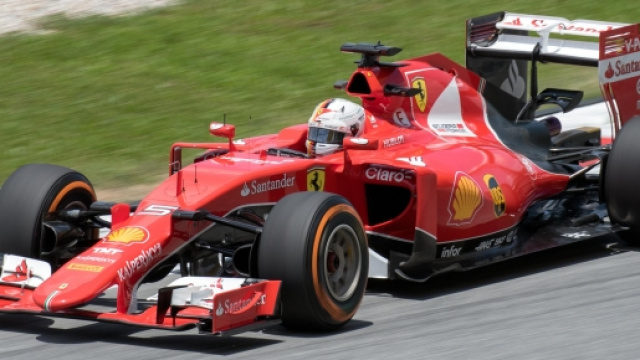 Vettel elogia i progressi della Ferrari