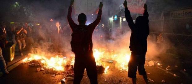 Depredação vira terrorismo no Brasil Depredação vira terrorismo no Brasil