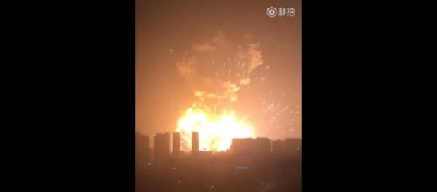 Esplosione a Tianjin, Cina, 50 vittime accertate Esplosione a Tianjin, Cina, 50 vittime accertate