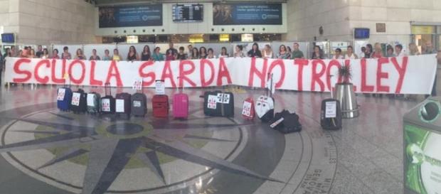Assunzioni scuola, protesta docenti Sardegna Assunzioni scuola, protesta docenti Sardegna
