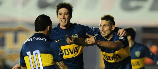 Calleri, Pérez y Tévez festejando el gol Calleri, Pérez y Tévez festejando el gol