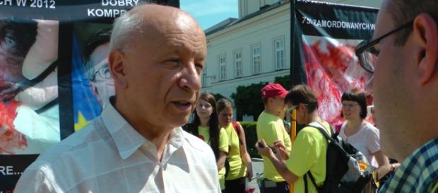 Profesor Chazan pod pałacem prezydenckim. Profesor Chazan pod pałacem prezydenckim.